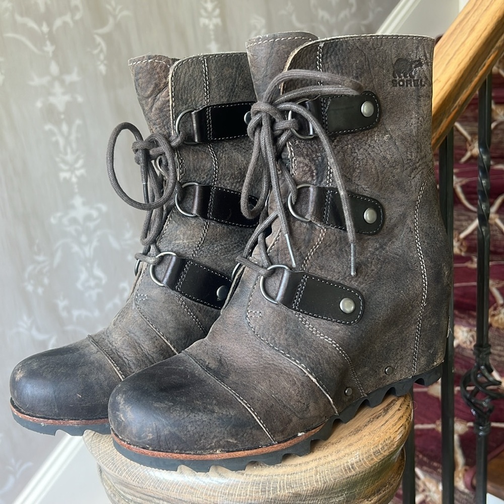 Sorrel Joan of Arc Bootie, brownish tan, size 8. Very Good condition